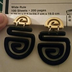 Vintage Black and Gold Clip On Earrings.